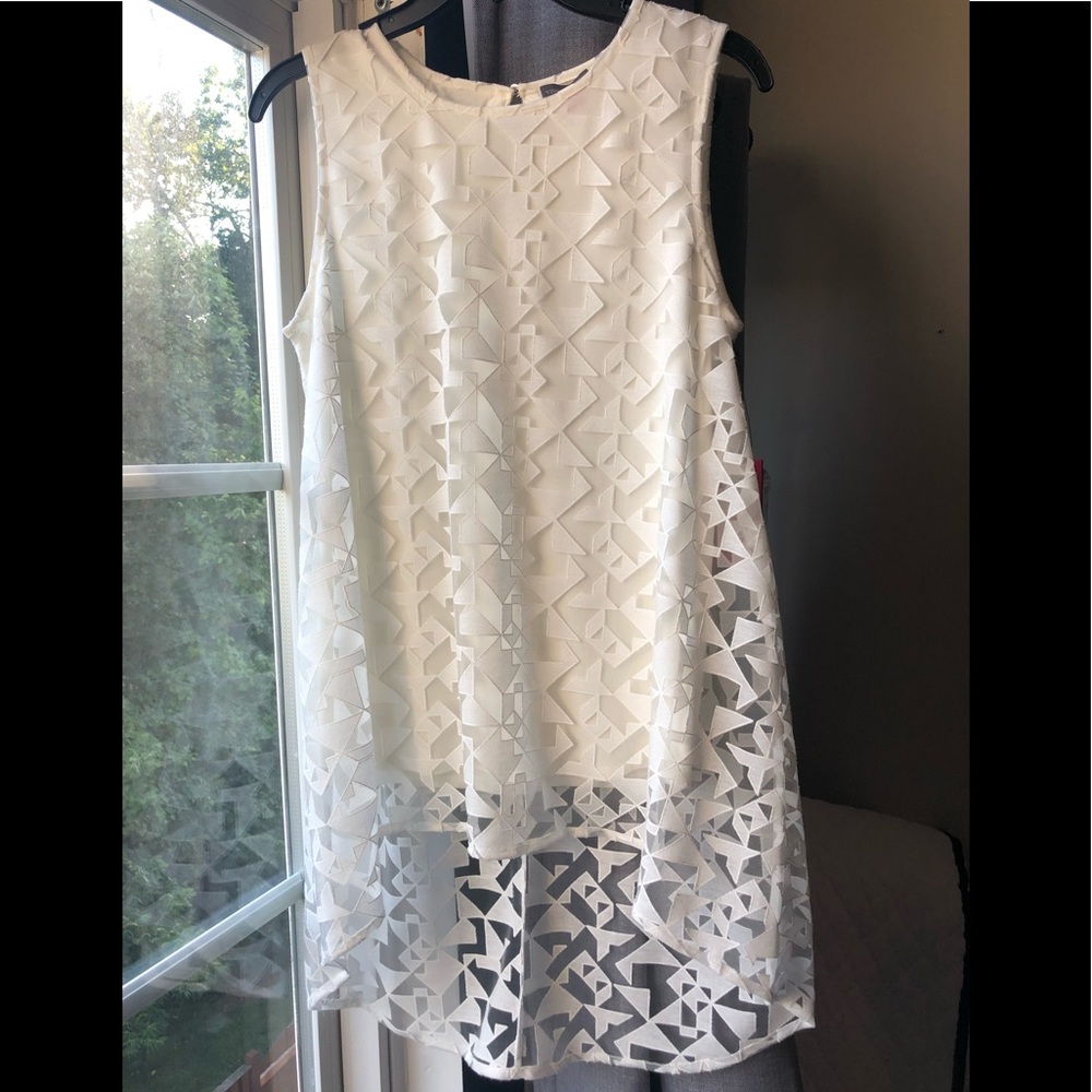 Vince CAMUTO white overlay top white small new